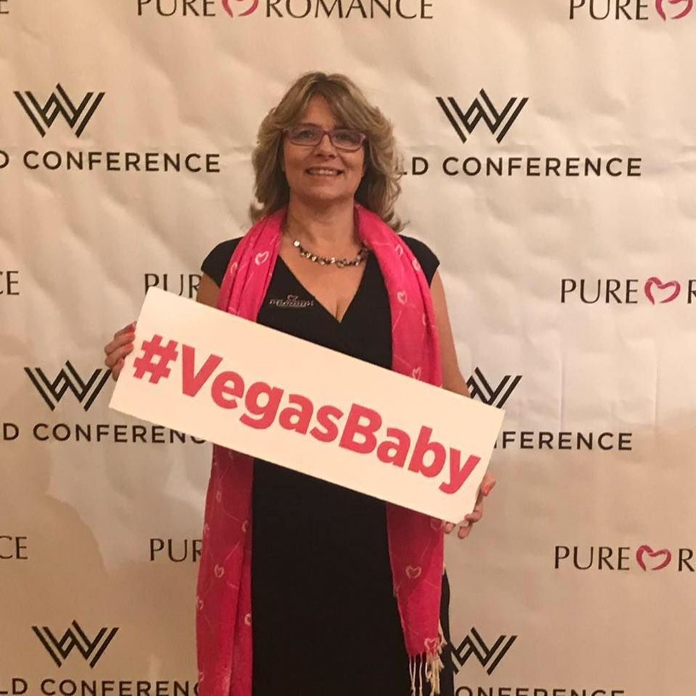 Meet your Posher, Larissa